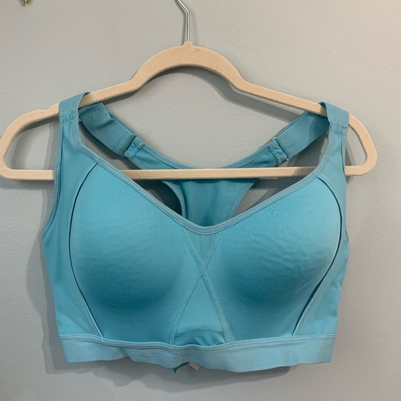 Padded Sports Bra with adjustable straps - Picture 1 of 3